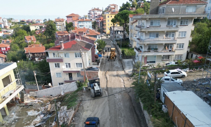 Dr. Atilla Grsoy Caddesinde Asfaltlama Ilemini Gerekletiriyoruz.