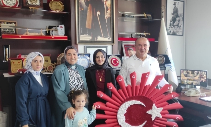 Trkiye Odalar ve Borsalar Birlii Anaokulu rencileri, Belediye Bakanmz Sayn Engin Uzuneri Makamnda Ziyaret Ederek Keyifli Bir Sohbet Gerekletirdi.