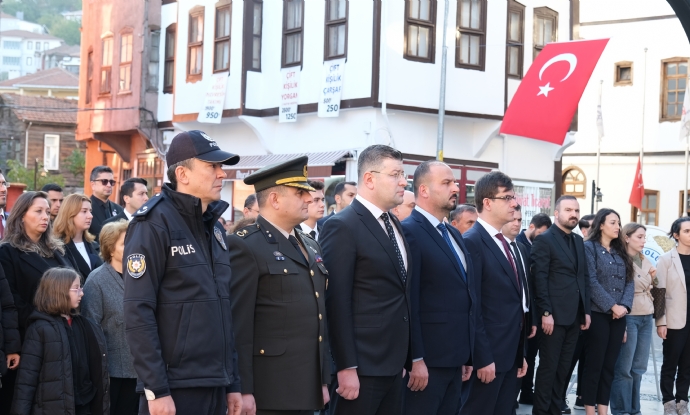 Ulu nderimizi lmnn 87. Ylnda Sayg ve zlemle Anyoruz