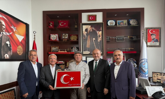 Bakanmz Engin Uzuner' e Anlaml Ziyaret
