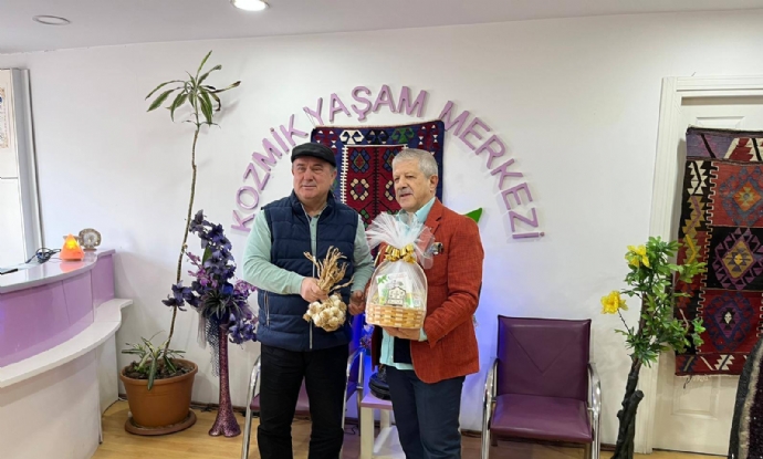 Belediye Ba�kan�m�z Say�n Engin Uzuner, �nebolu' lu Hem�ehrimiz Prof. Dr. Ahmet Maranki' yi Sahibi Oldu�u Kozmik Ya�am Merkezinde Ziyaret Ettiler