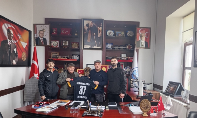 Belediye Ba�kan�m�z Engin Uzuner, Sherin �nebolu Sporu Ba�kanl�k Makam�nda A��rlad�.