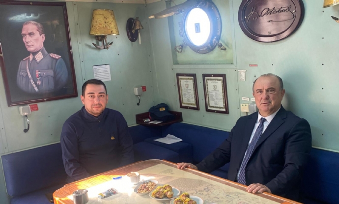 Belediye Ba�kan�m�z Say�n Engin Uzuner, Kastamonu Sahil G�venlik Karakol Komutan� �ste�men Halil Kapar�� Makam�nda Ziyaret Etti.