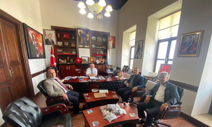 �nebolu �of�rler ve Nakliyeciler Esnaf Odas� Ba�kan� Adem Balc� ve Y�netim Kurulu �yeleri, Belediye Ba�kan�m�z Say�n Engin Uzuner�i Makam�nda Ziyaret Etti