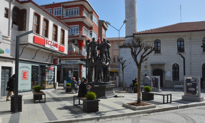 Ata Yadigar�m�z Heyamola Heykelini, Kent M�zemizin Kalbine Nak�ettik!