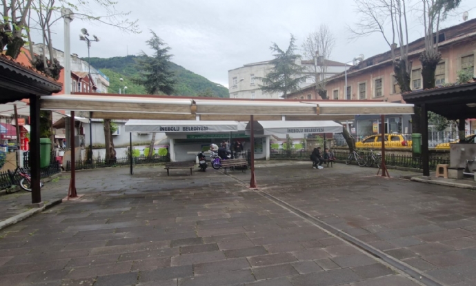 Yeni Cami Avlusu Yeni G�r�n�m�ne Kavu�tu!