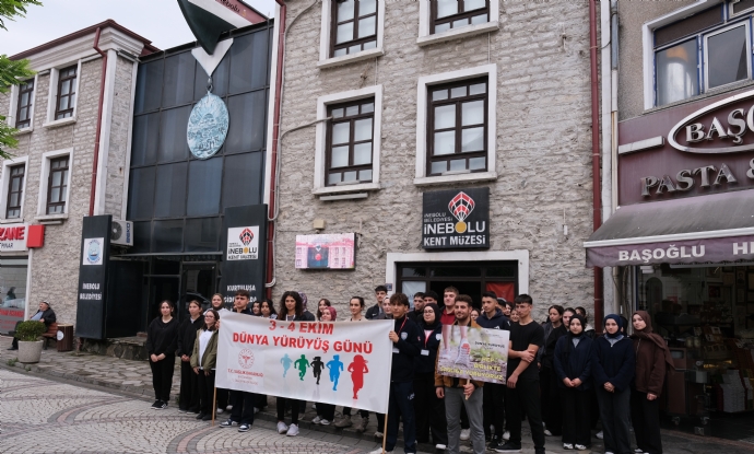 �NEBOLU'DA D�NYA Y�R�Y�� G�N� ETK�NL���NDE �NEBOLU KENT M�ZES� Z�YARET ED�LD�.